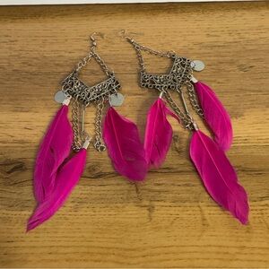 Vintage Boho Feather Dangle Earrings – Hot Pink & Silver Tone